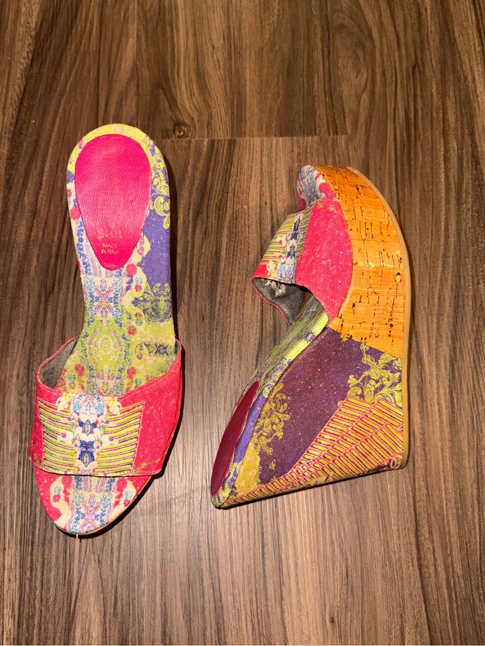Save the Queen! Sun multi-color wedge sandal with floral and geometric print